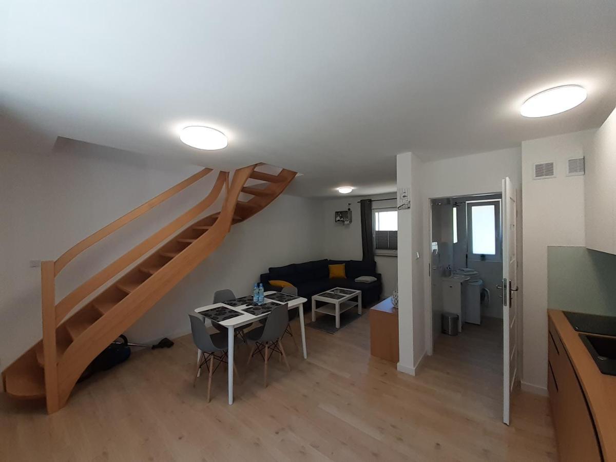Komfortowy Apartament Dwupoziomowy W Cichej Okolicy Поберово Экстерьер фото