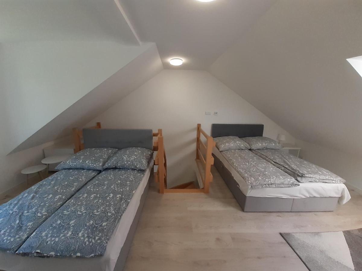 Komfortowy Apartament Dwupoziomowy W Cichej Okolicy Поберово Экстерьер фото